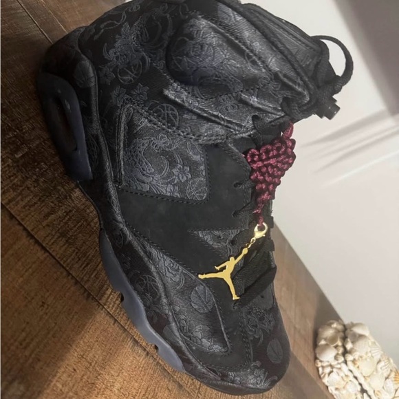 Jordan Retro 6 “singles day”